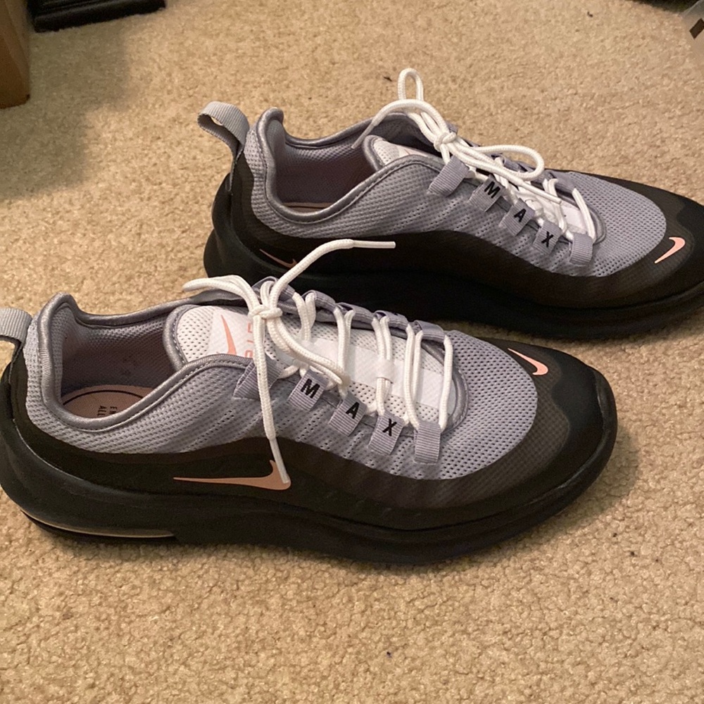 Worn once Women’s Nike Sneakers